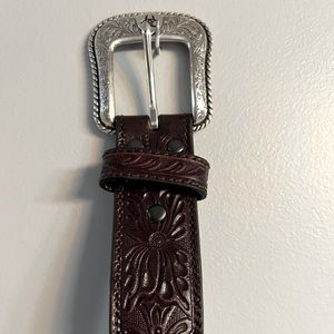 Ariat size 42 NWOT leather belt, floral tooled and crocodile, with silver buckle